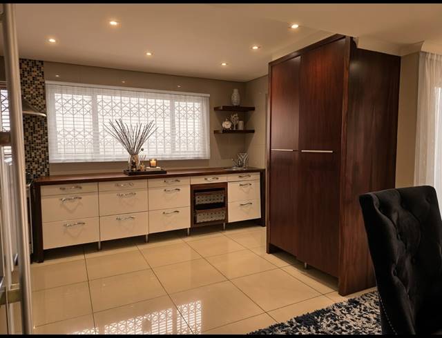 5 BEDROOM TOWNHOUSE FOR SALE IN MUSGRAVE